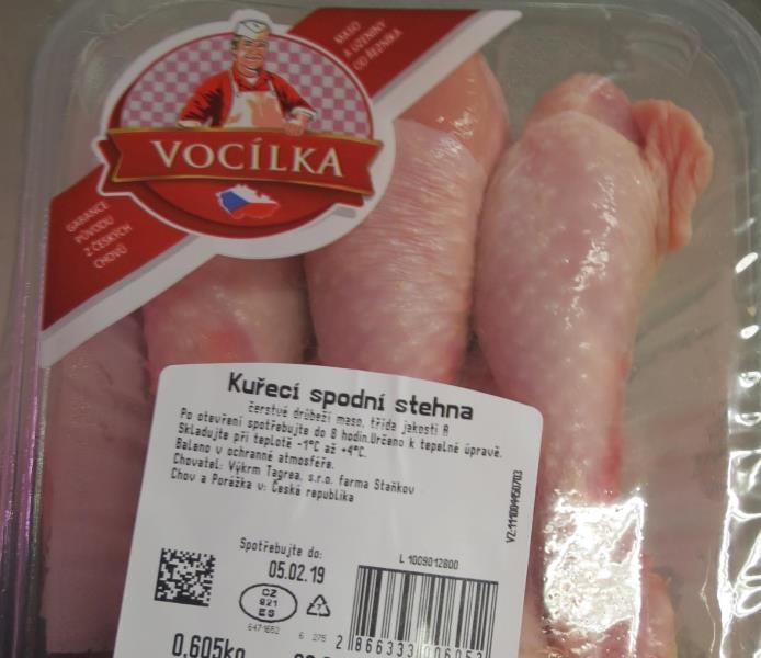 57 nálezů v kategorii nebezpečných potravin.  BILLA, Praha 5, kuřecí spodní stehna. Výrobek zapáchal po zkaženém mase. Při kontrole nebyly zjištěny nevyhovující teploty skladování tohoto výrobku, výrobek byl hodnocen v poslední den data použitelnosti.