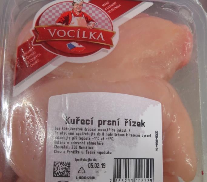 57 nálezů v kategorii nebezpečných potravin.  BILLA, Praha 5, kuřecí prsní řízek. Povrch kuřecích řízků byl oslizlý, nazelenalé barvy. Výrobek zapáchal po kažení. Při kontrole nebyly zjištěny nevyhovující teploty skladování tohoto výrobku, výrobek byl hodnocen v poslední den data použitelnosti.