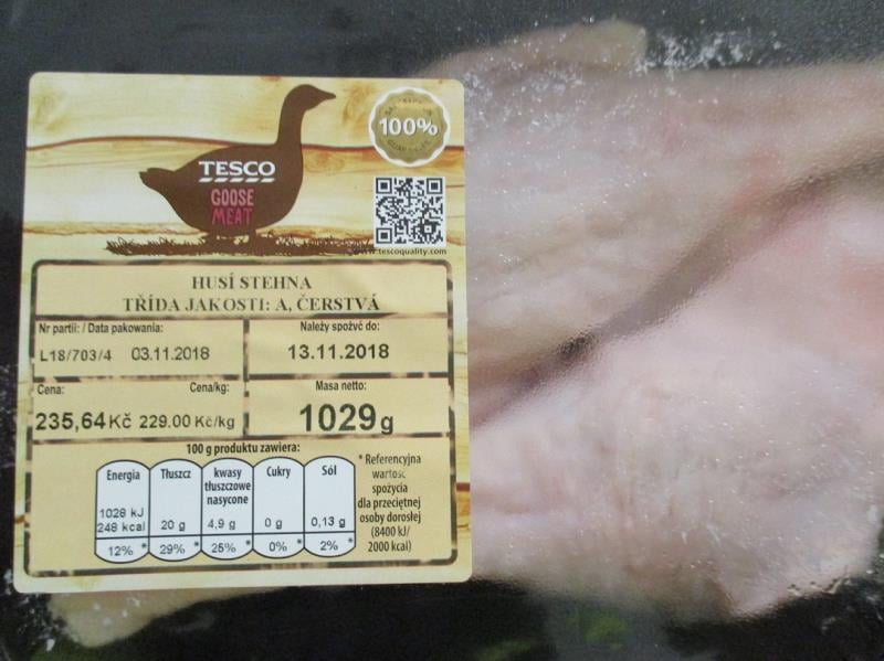 57 nálezů v kategorii nebezpečných potravin. Tesco Stores ČR, Praha 10, husí stehna. V mase byla zjištěna patogenní bakterie Salmonella Typhimurium. Tato bakerie způsobuje onemocnění salmonelóza.