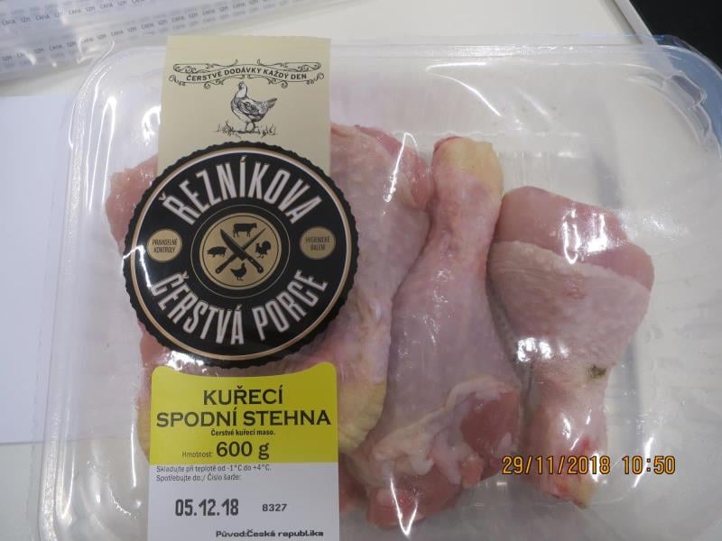 57 nálezů v kategorii nebezpečných potravin. Lidl Praha 4, KUŘECÍ SPODNÍ STEHNA. Výrobek zapáchal po zkaženém mase. Při kontrole nebyly zjištěny nevyhovující teploty skladování tohoto výrobku. Výrobek neměl prošlé datum použitelnosti. Výrobce Drůbežářský závod Klatovy.