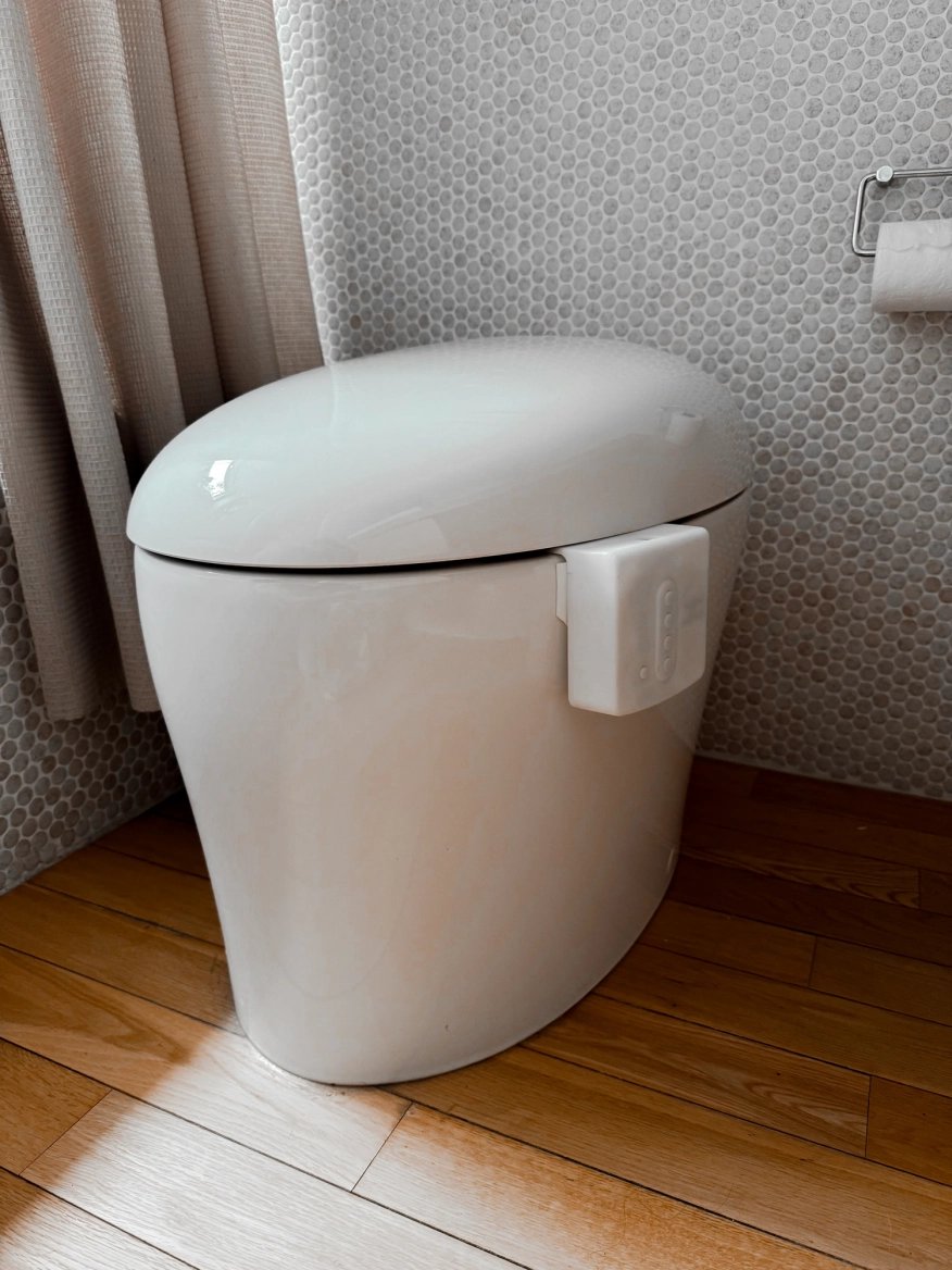 Toaletní kamera Throne