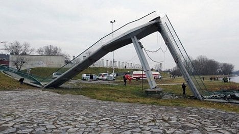 Náhledový obrázek - Provizorní lávka v Troji bude až za rok a půl, velkokapacitní přívoz v květnu