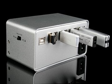Hub, který rozdělí USB port na dalších 16.