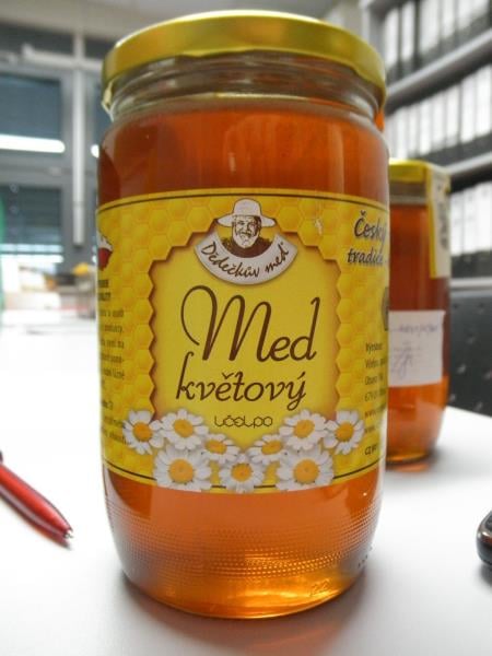 Inspekce hodnotí jako vážnou loňskou kauzu medu výrobce Včelpo. Medy byly ve značném množství deklarovány jako české, přestože z ČR nepocházely, a obsahovaly rezidua antibiotik.