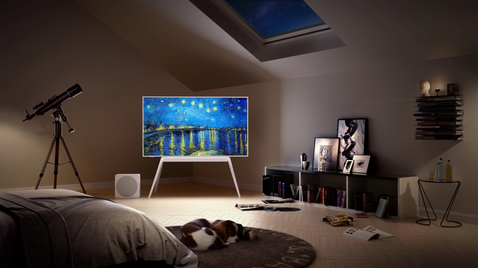 Televizor typu QLED se zaměřením na design. Má matný antireflexní displej a magnetické rámečky ve třech provedeních pro snadnou změnu vzhledu. Součástí je bezdrátový 3.1.2 soundbar vyvinutý ve spolupráci s Bang & Olufsen. Obsahuje knihovnu uměleckých děl včetně sbírky z National Gallery v Londýně. Pro sledování filmů a hraní her nabízí televizor vysokou obnovovací frekvenci až 144 Hz. Podporuje pokročilé formáty HDR včetně Dolby Vision IQ pro lepší podání barev i v jasně osvětlené místnosti. Lze ho namontovat na zeď nebo umístit na designový pojízdný stojan. Výrobce se chlubí, že dálkové ovládání je z recyklovaných materiálů, prý dokonce včetně čajových lístků.