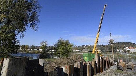 Náhledový obrázek - Praha zahájila stavbu nové trojské lávky. Stavba za 128 milionů má být dokončena v říjnu 2020