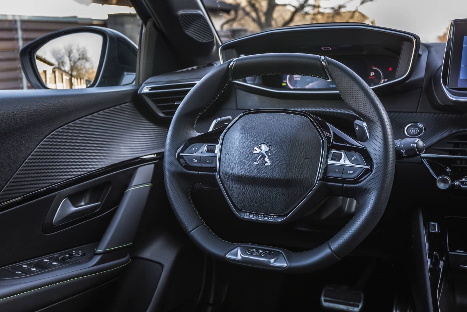 2020-01-Peugeot208093.jpg