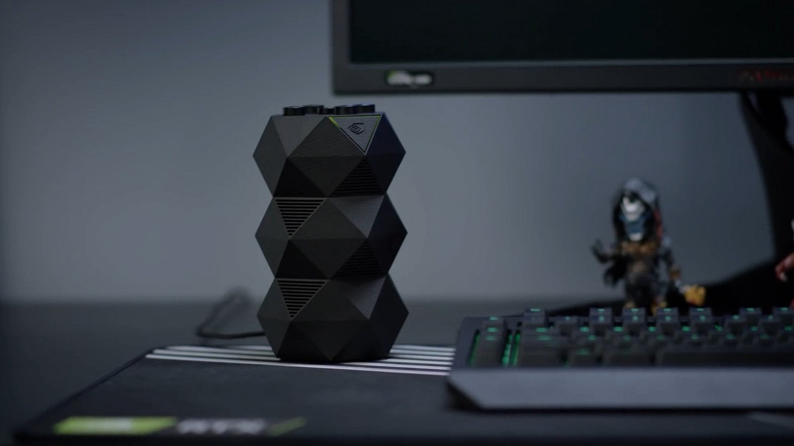 Milujete hry, ale nebaví vás sledovat všechny novinky, slevy a vylepšení? Pořiďte si chytrého herního asistenta jménem R.O.N., který za vás tohle všechno udělá a navíc vám pomůže třeba i v komunikaci s týmem. (<a href="https://www.youtube.com/watch?v=3GZM5a07GgU">více</a>)