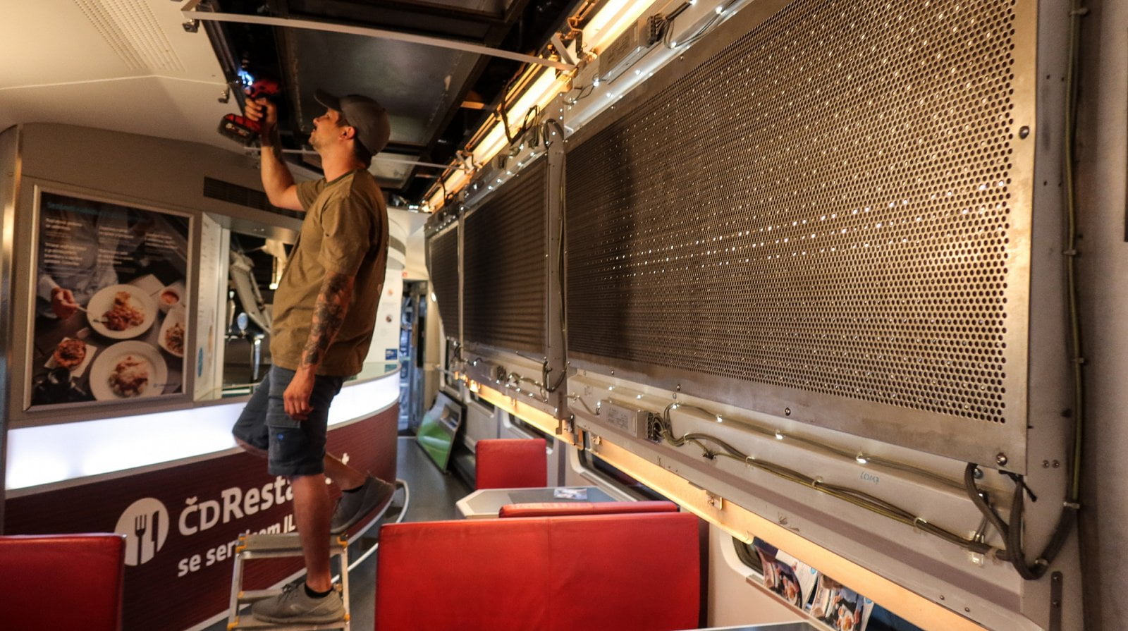 Instalace opakovače mobilního signálu ve vlaku