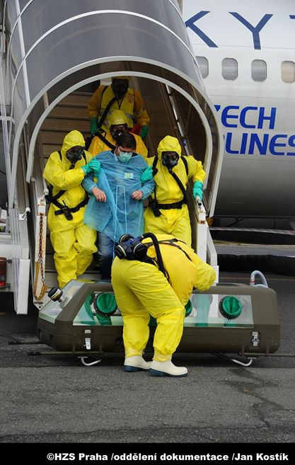 Lidé s příznaky eboly musí být dopraveni do nemocnice