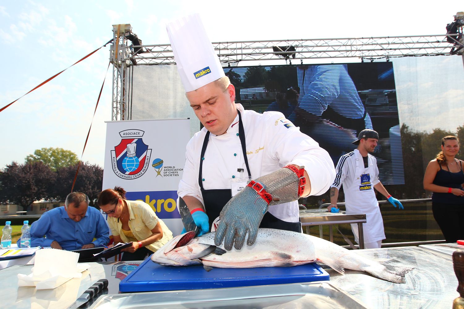 MAKRO Mistrovství ČR ve filetování čerstvého lososa