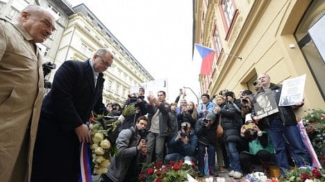 Náhledový obrázek - Česko si připomíná 17. listopadu. Okamuru protestující vypískali