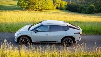 Náhledový obrázek - Pořád chcete Octavii? Kia EV4 fastback je hodně zajímavý elektrický sedan s prostorem Superbu