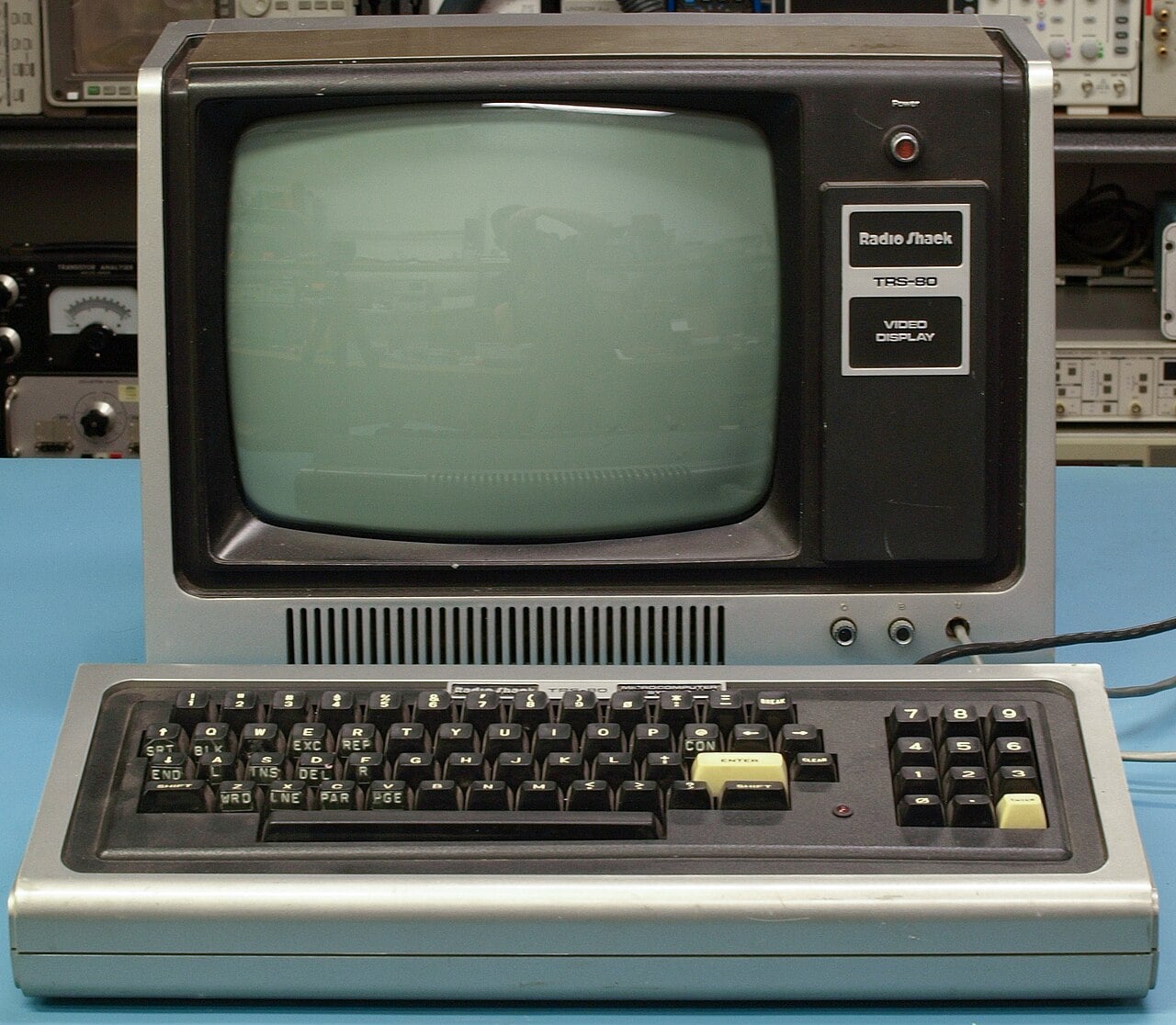 TRS-80 s dobovým monitorem