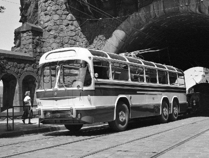 Když se Tatra T401 fotografovala na tovární snímky, doprava ve vyšehradském tunelu musela zůstat stát. Vozidlo přežilo díky náhodě, ale stále čekáme na jeho zprovoznění…