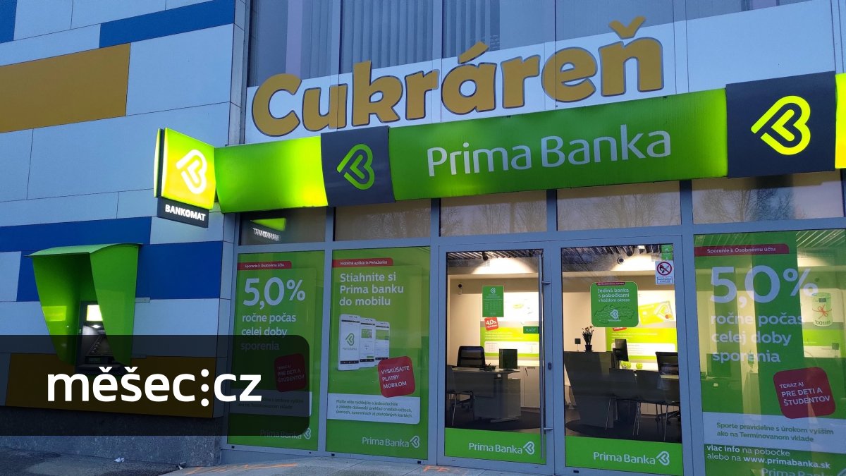 Test kurzů karet při výběru hotovosti: Se kterými kartami nejvíce ušetříte v bankomatech?