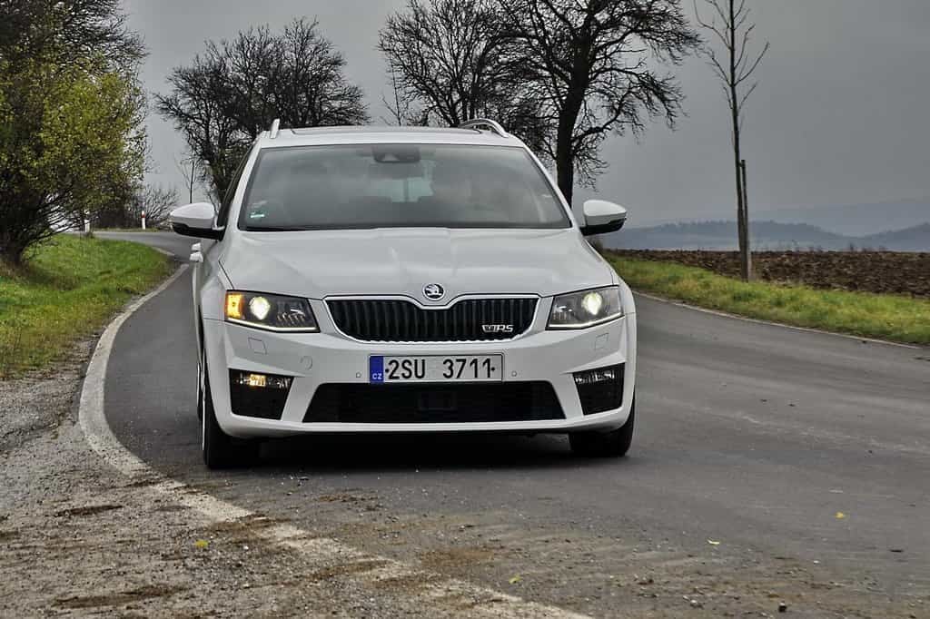2011-04-c5a1koda-octavia-rs-combi-2-0-tdi-dsg-3.jpg