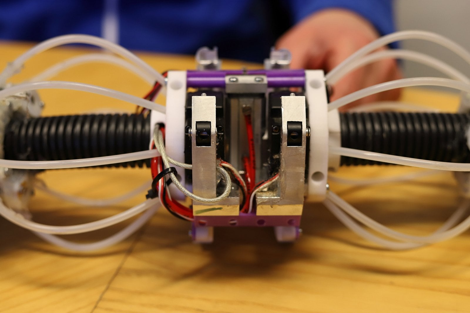 Pilotní projekt unikátní instalace optického kabelu v kanalizaci