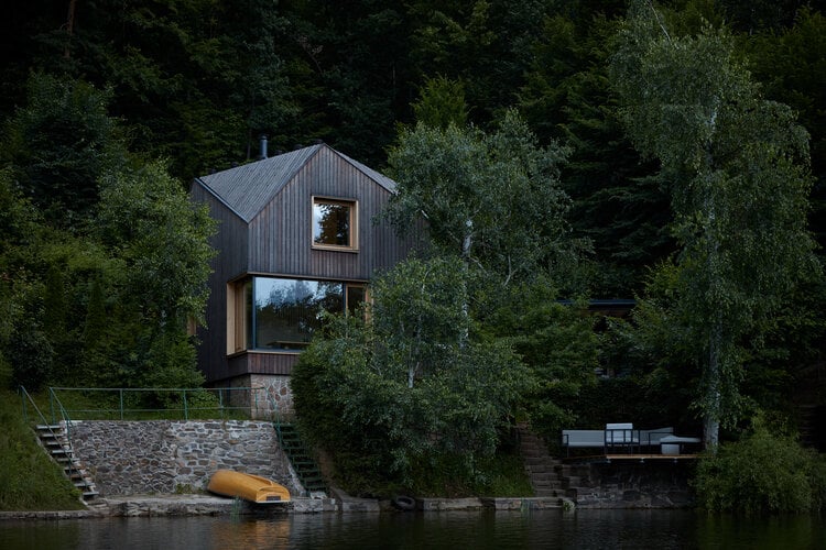 2022-01-Prodesi_Domesi_Na_Vranovske_prehrade_Chata_jako_kajuta_n