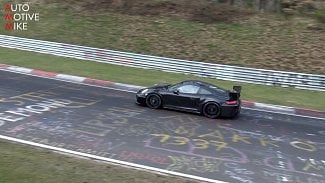 Náhledový obrázek - Video: Porsche 911 GT2 vypadá (a zní) na Nürburgringu opravdu drsně