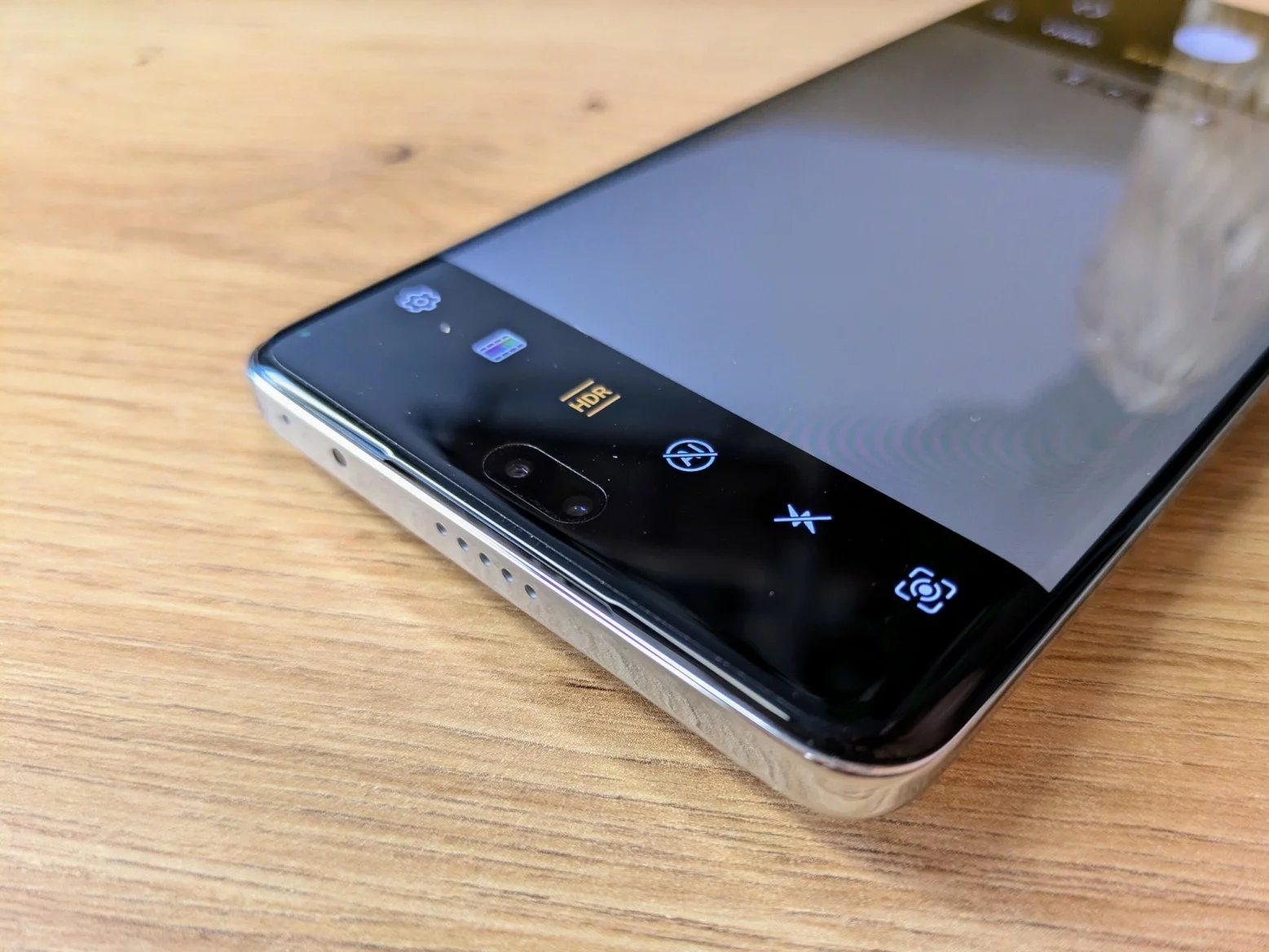 Detail na selfie kameru u Honoru 200 Pro