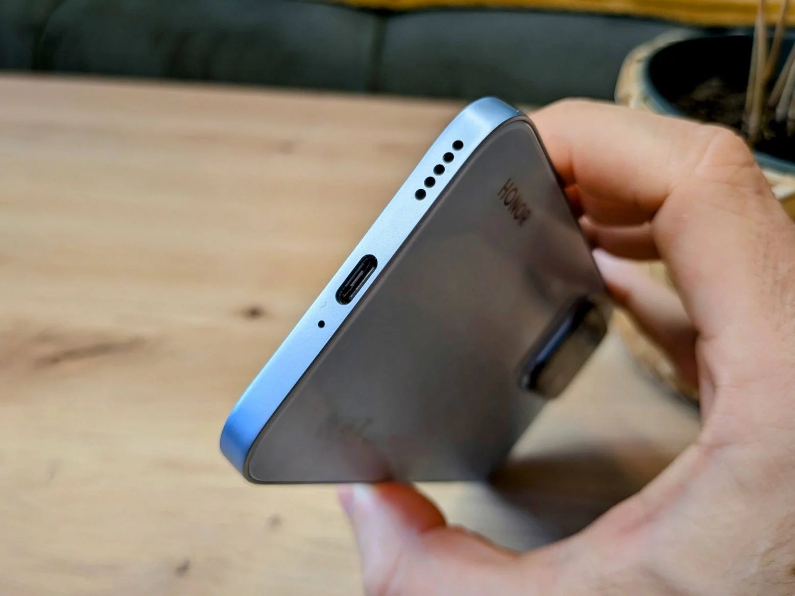 Spodní strana Honoru 200 Lite