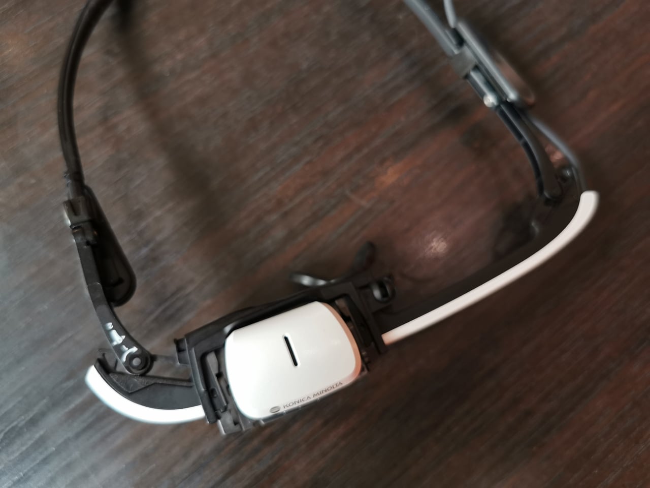 AR brýle Konica Minolta AIRe Lens, které vznikly i v Brně