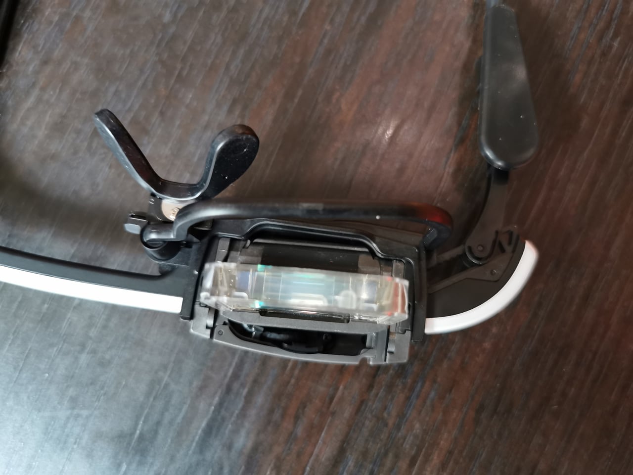 AR brýle Konica Minolta AIRe Lens, které vznikly i v Brně