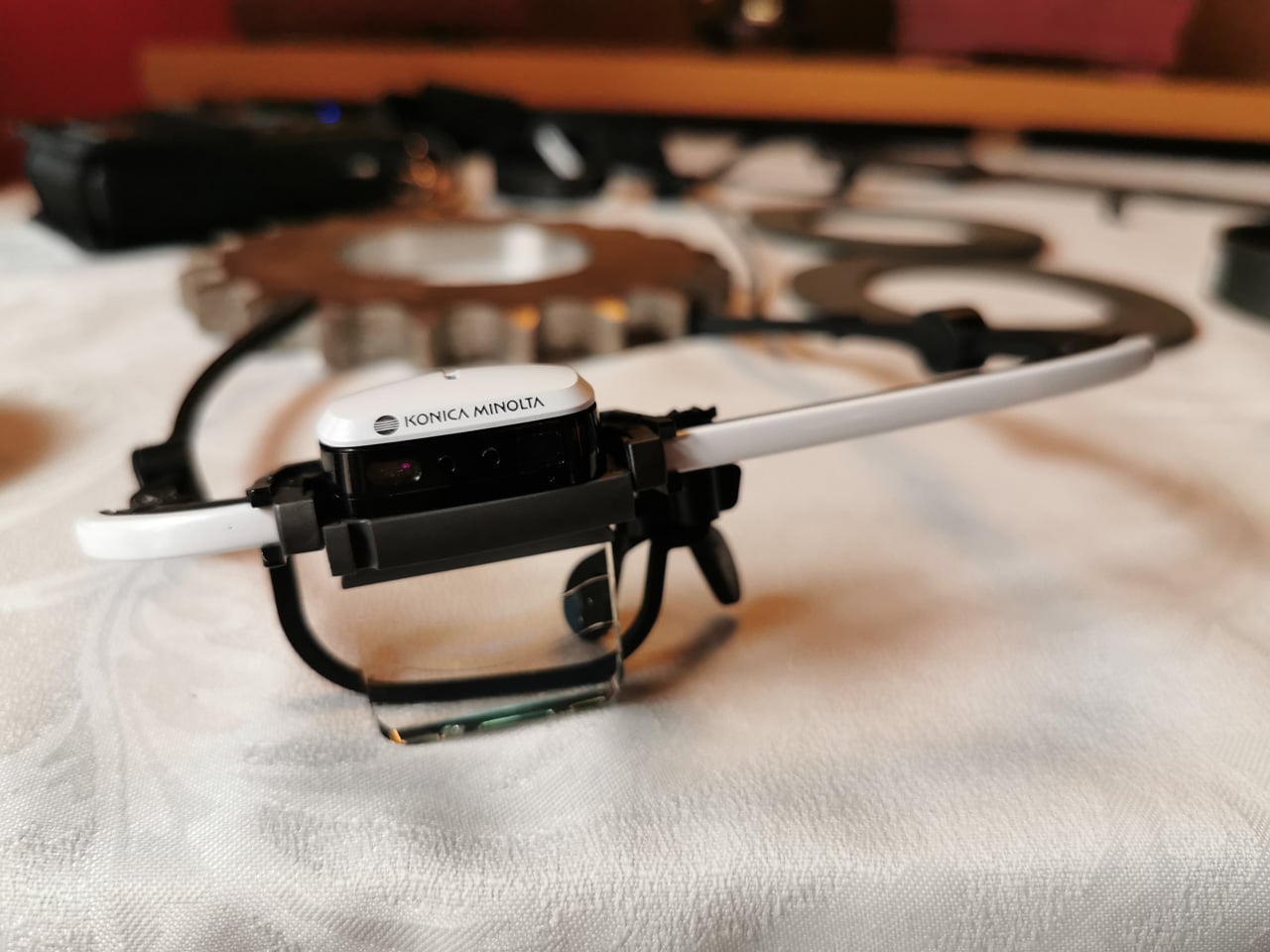 AR brýle Konica Minolta AIRe Lens, které vznikly i v Brně