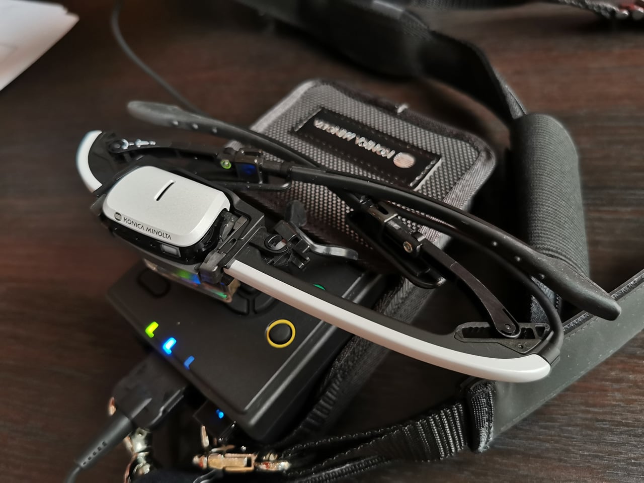 AR brýle Konica Minolta AIRe Lens, které vznikly i v Brně