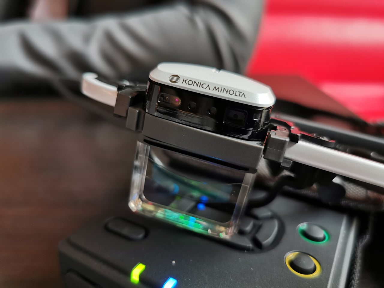 AR brýle Konica Minolta AIRe Lens, které vznikly i v Brně