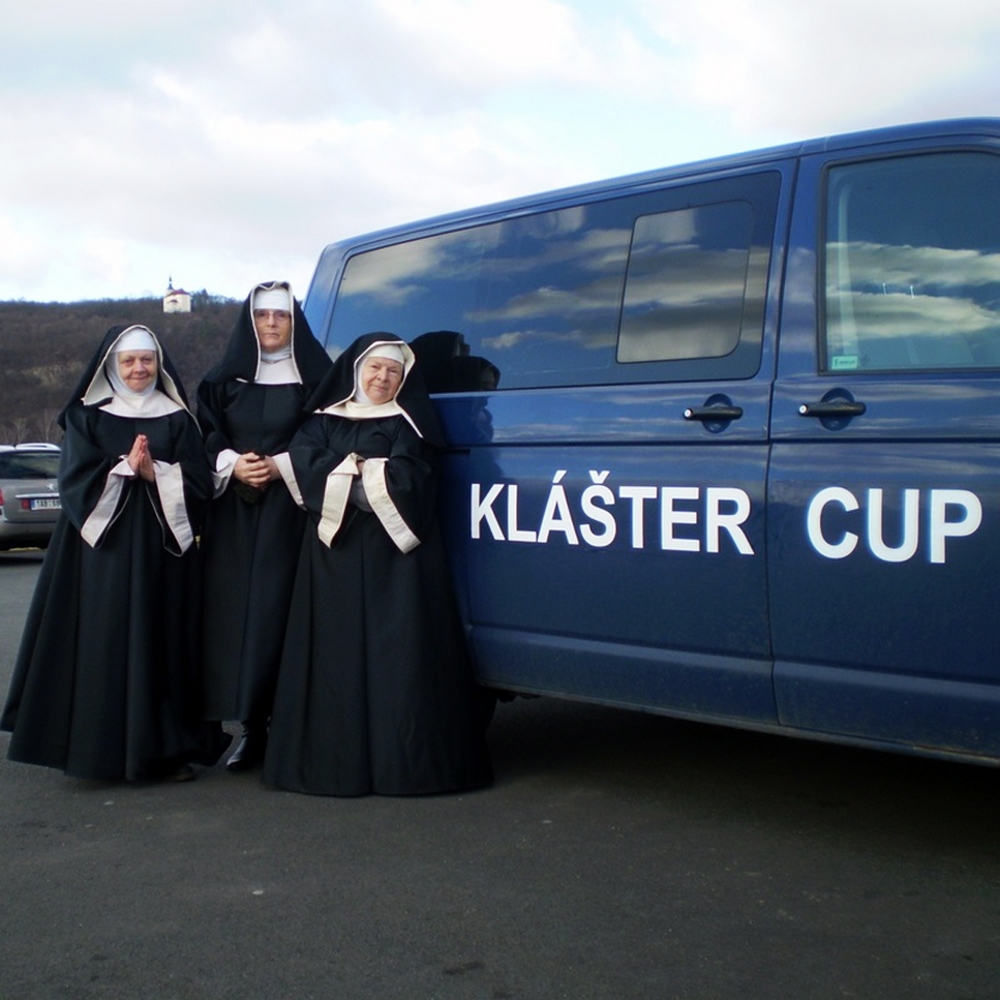 Česká verze Benidorm Bastarde, skryté kamery s důchodci, na Nově