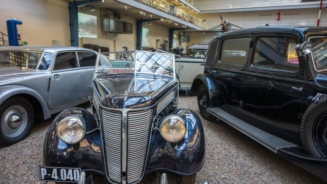 Kvíz: Dobývaly svět, vozily elity i běžné rodiny. Poznáte legendární československé automobily z první republiky?