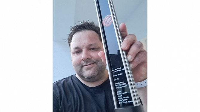 Martin Tvarůžek s oceněním RedDot Design Award The Best of Best