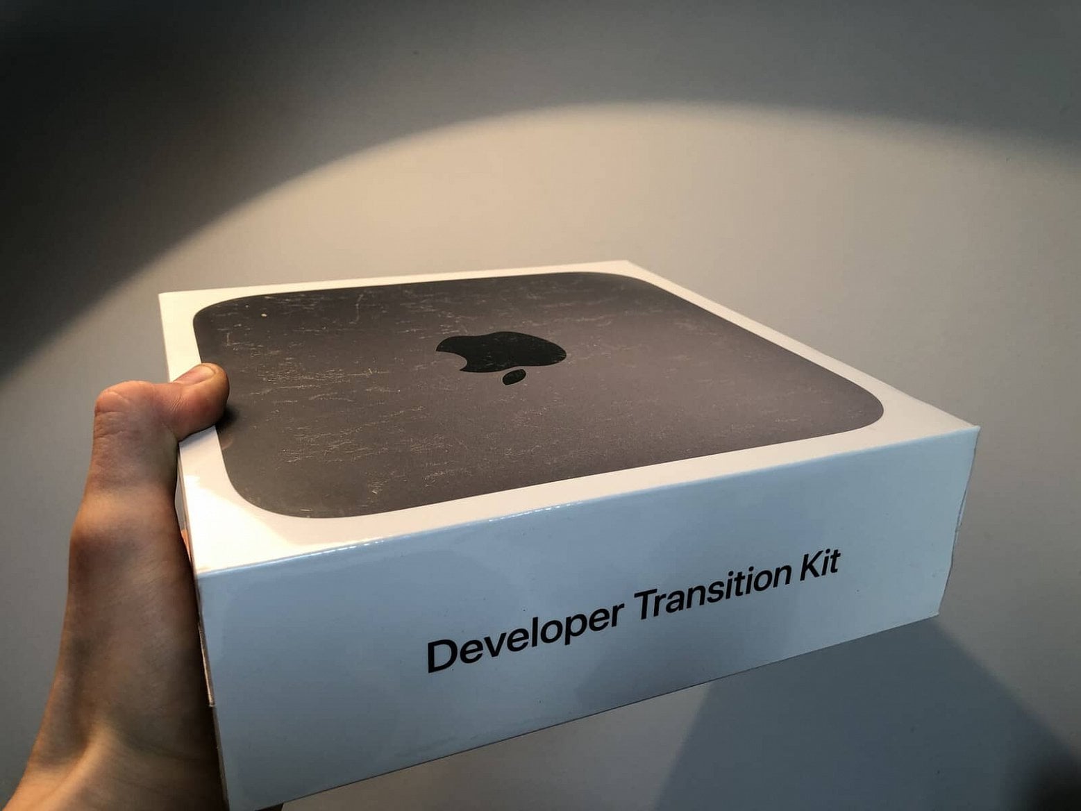 2020-07-Apple-Developer-Transition-Kit-s-procesorem-A12Z-iDownlo