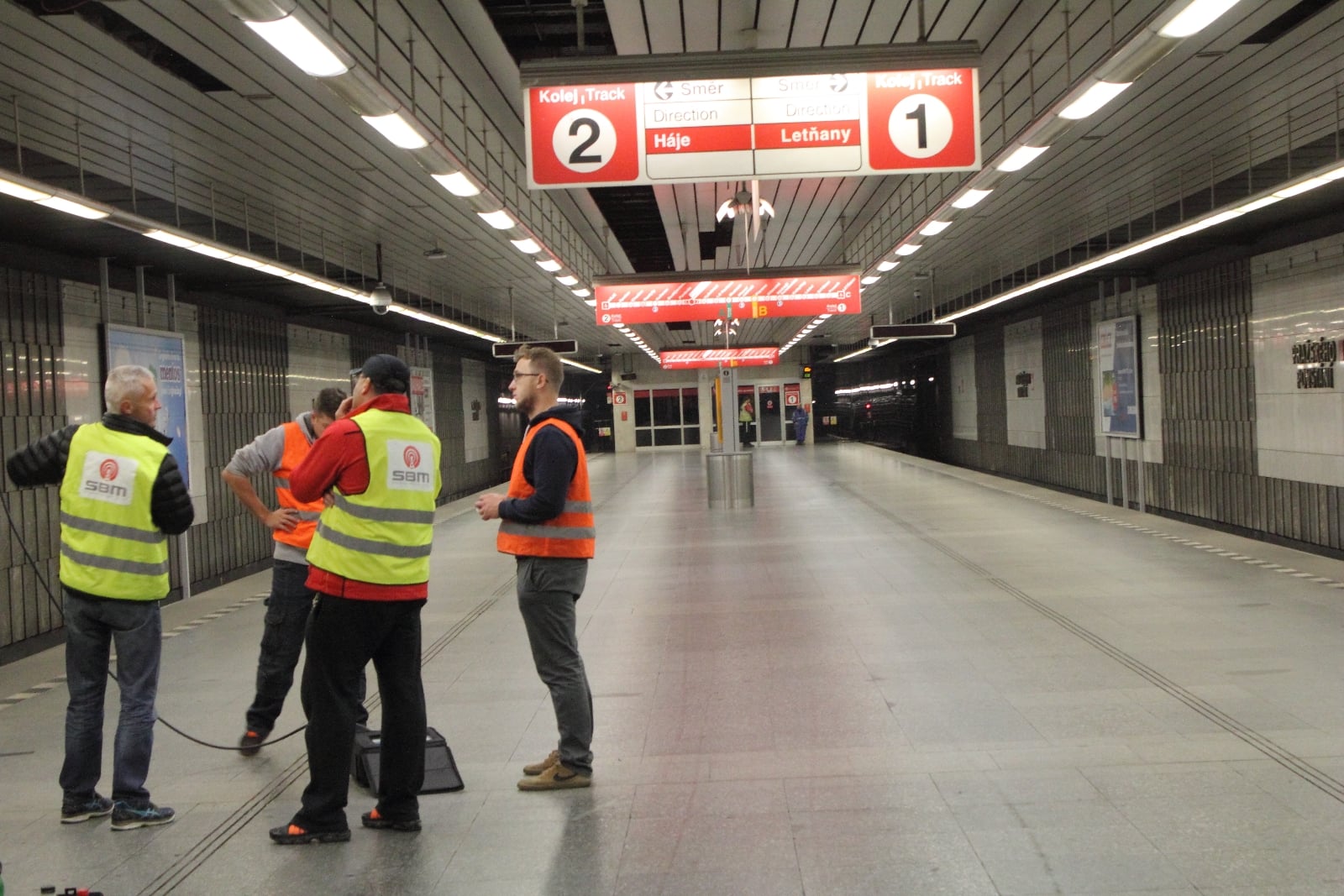 „Momentálně projektujeme úsek Muzeum – Nádraží Holešovice a pak se půjde dál,“ uzavírá naši exkurzi Martin Štrébl. Celé metro má být pokryto do roku 2022.