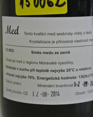 Med lesní. Kategorie: Nejakostní potraviny. Nevyhovující parametr: chuť, hydroxymethylfurfural (HMF). Obsah látky hydroxymethylfurfural byl osmkrát vyšší, než připouští příslušný právní předpis. Hydroxymethylfurfural (HMF) je látka, která vzniká například při vyšších teplotách během zpracování medu. Chuť výrobku byla sladká, cukrová, mírně slaná, cizí a netypická pro med. Výrobce: Jan VOKSA, Brno. Místo kontroly: Robert Kadlčík, Olomouc