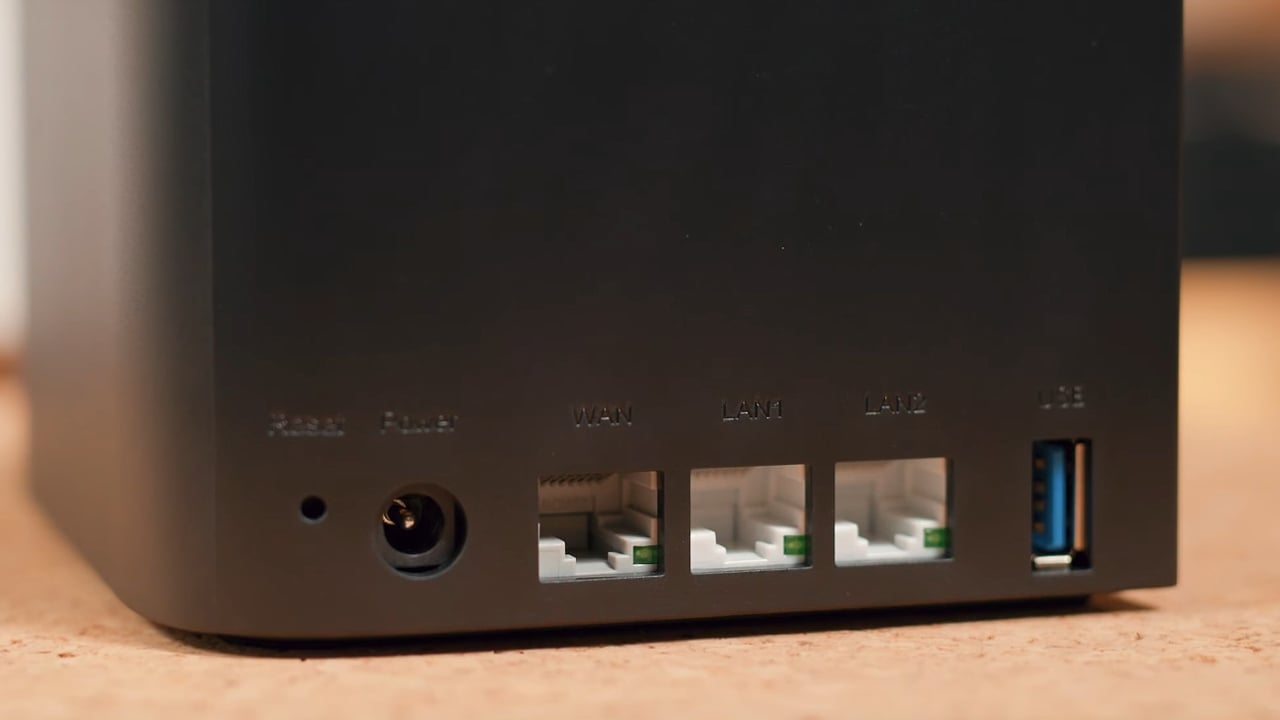 Opakovač H196Q v provedení Telenor/Yettel