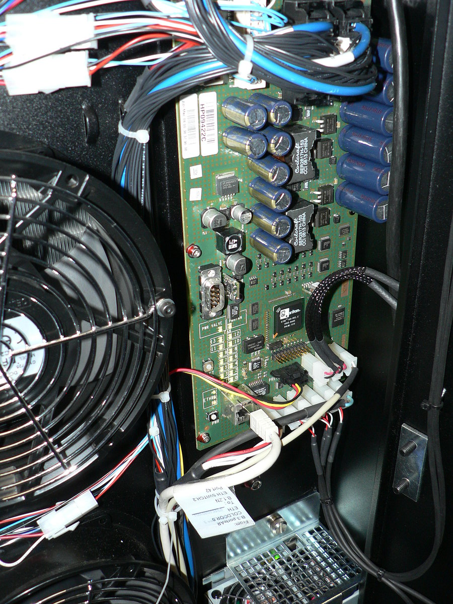 V řídicí jednotce běží taky Linux.