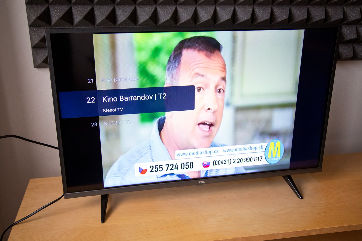 TCL 32ES580 - přepínání kanálů a informace o pořadech