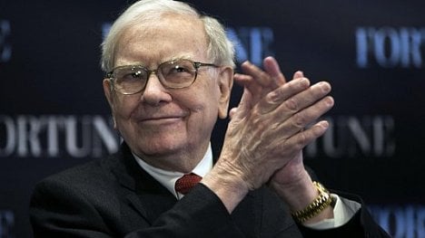 Náhledový obrázek - Buffett posiluje pozici v Applu. Vlastní už 240 milionů akcií