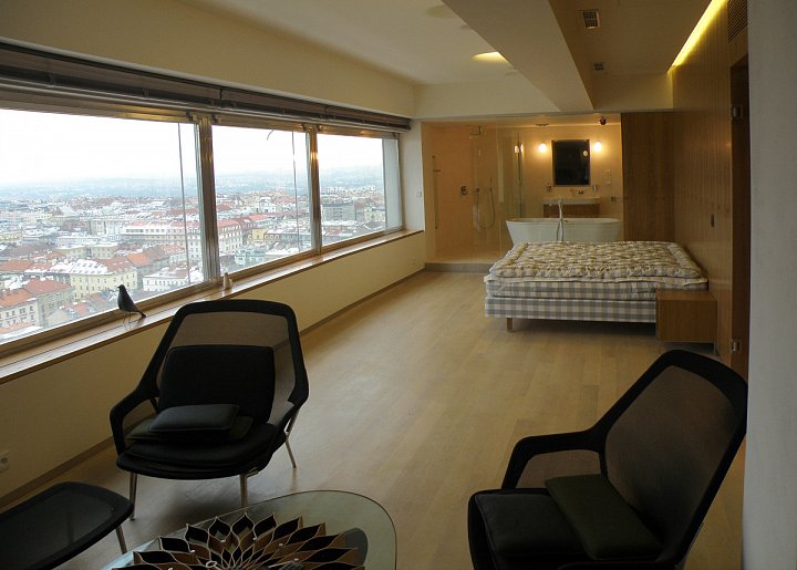 One Room Hotel - Žižkovský vysílač