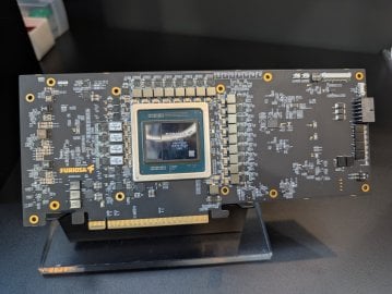 AI čip FuriosaAI RNGD na kartě do serveru