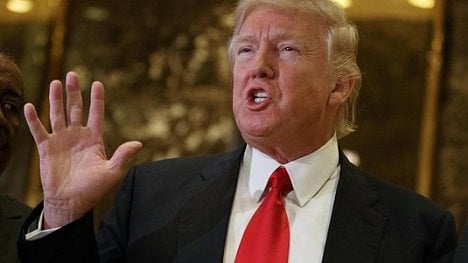 Náhledový obrázek - Bitva s médii pokračuje: Trump se pře o výsledky průzkumu