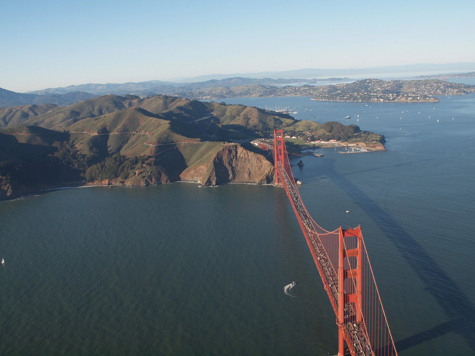Pohled Golden Gate Bridge ze vzduchu