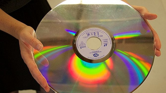 LaserDisc v rukou