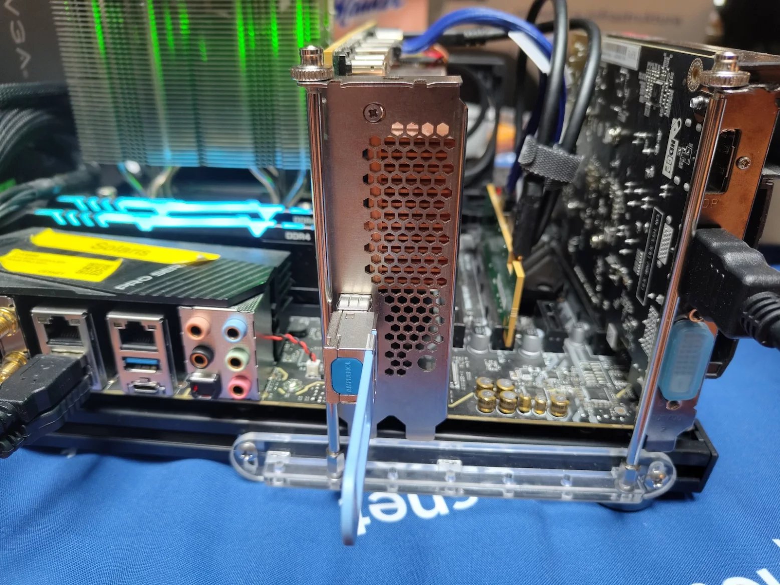 400Gb síťová akcelerační karta od CESNET a Reflex CES