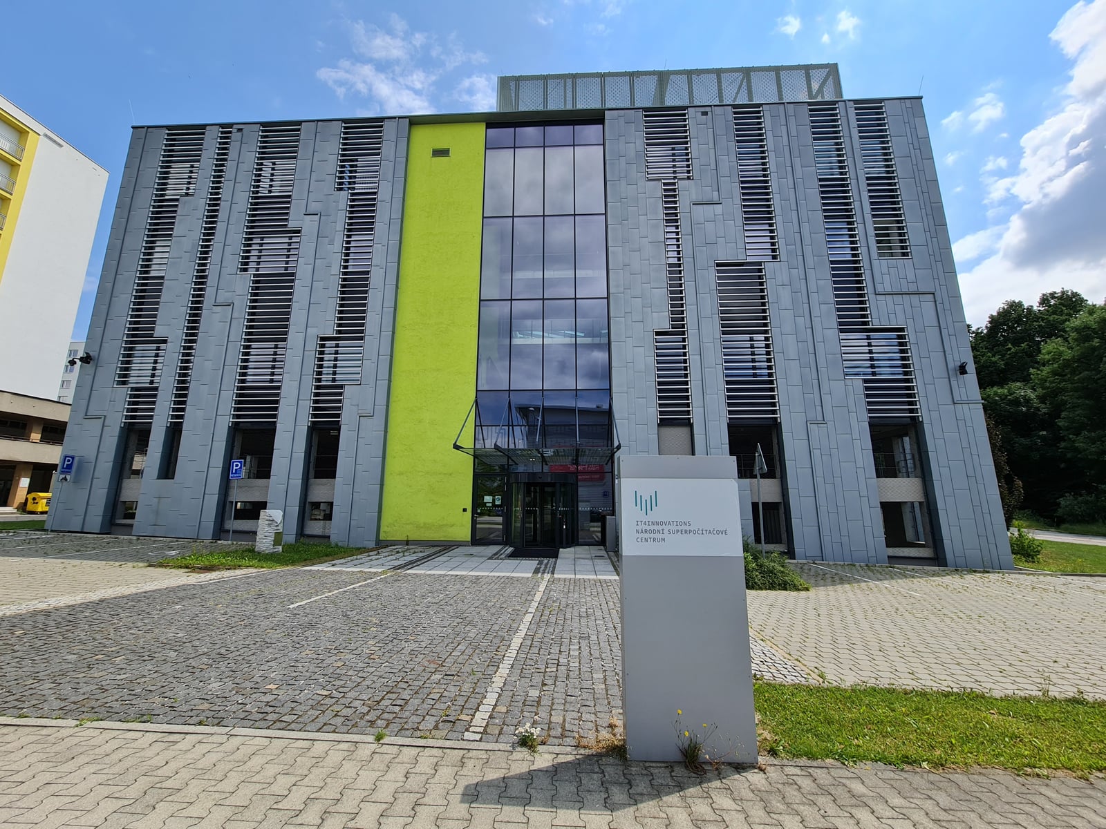 Superpočítač Karolina na IT4Innovations v Ostravě