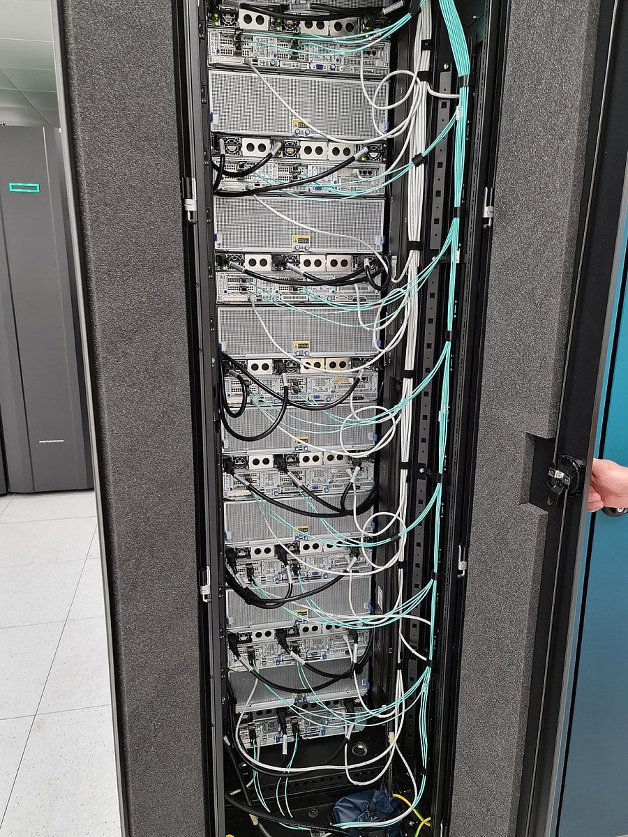 Superpočítač Karolina na IT4Innovations v Ostravě