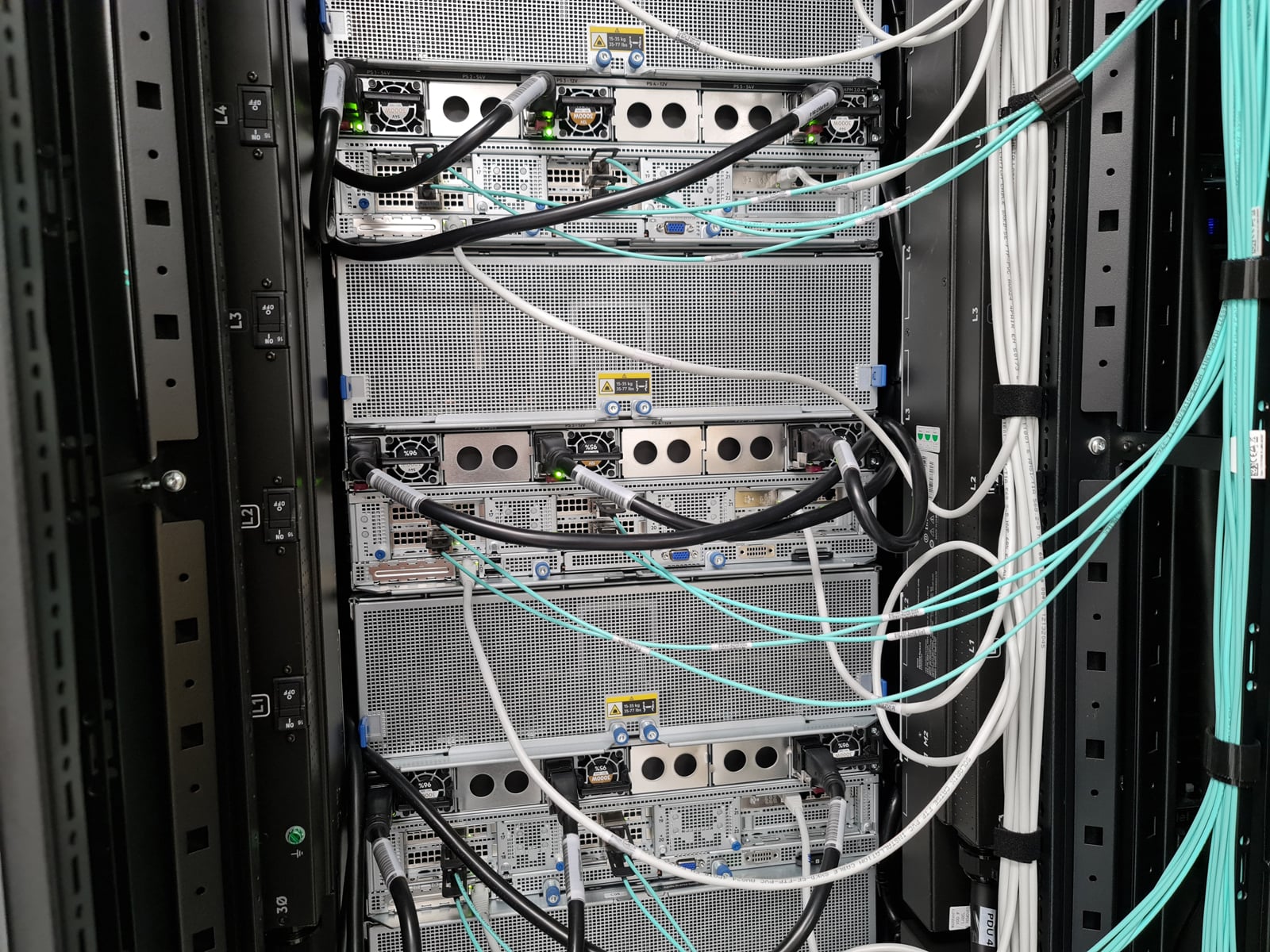 Superpočítač Karolina na IT4Innovations v Ostravě